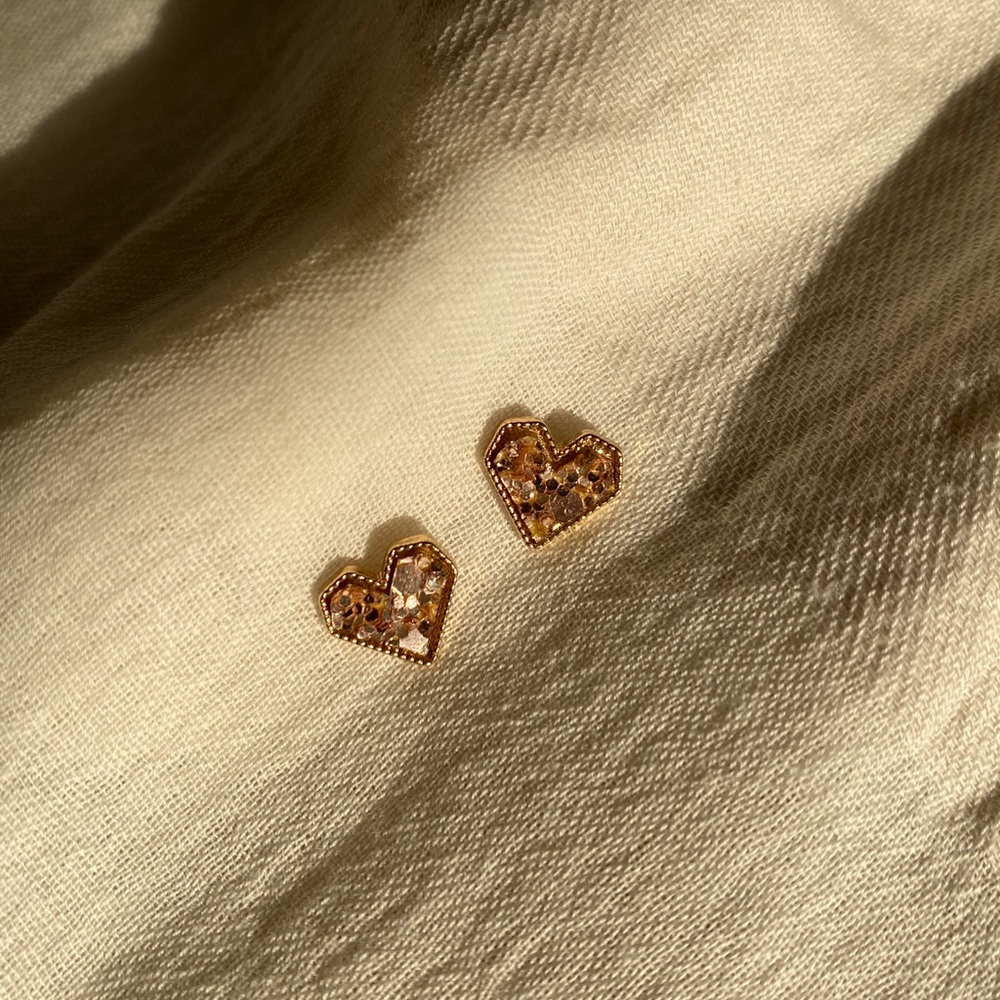Hexagon Flakes Gold Heart Earrings - Picture 1 of 3